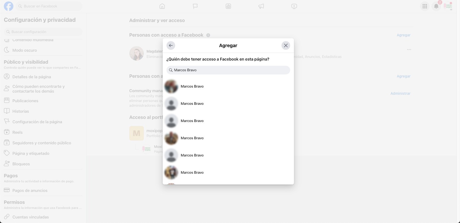 Una captura de pantalla del panel de configuración de Facebook. Se puede ver una lista ejemplar de personas que puedes agregar como administradores de tu página de Facebook.