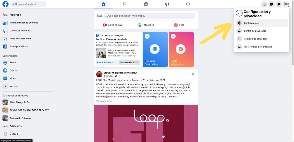 Una captura de pantalla de Facebook. Se puede ver un menú a la derecha. La flecha señala «Configuración».