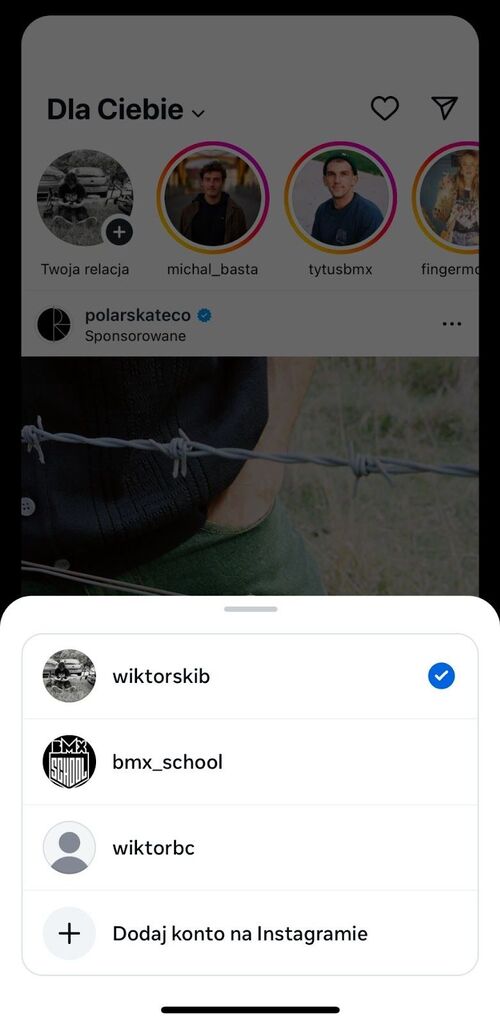 Menu na Instagramie przedstawiające różne konta, na które można się przełączyć